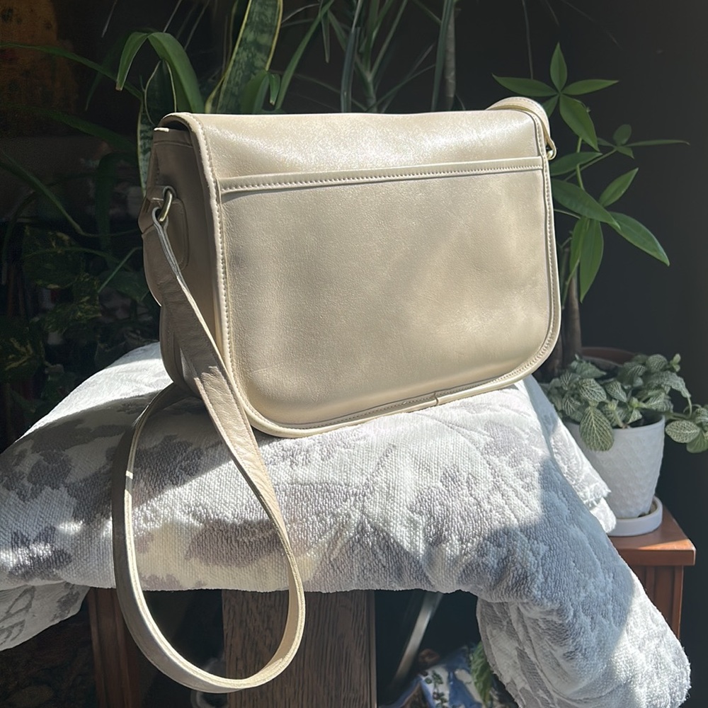VINTAGE Coach City Bag in Bone Leather - Picture 5 of 16